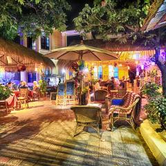 Tiki garden