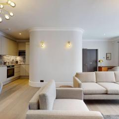 Amazing Newly Refurbished Mews House in W1