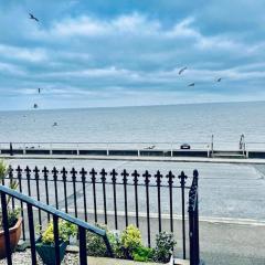 Seafront & Dog Friendly Beautiful Ground Floor Flat