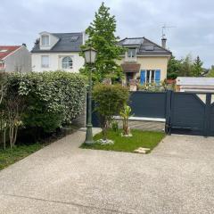 Charmante maison avec Jardin et parkings à 20 mns de Paris by immo kit Bnb