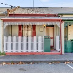 Melbourne Guest House with Parking and Courtyard