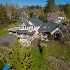 Victorian & Modern Gem+ Steps from Beach+ Mtn View