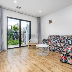 Light Filled 2BR 2BA Townhouse - Hosted by CanStay
