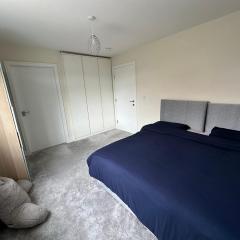 Pvt ensuite room , fast public transport connection to city center