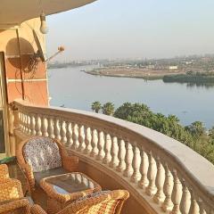 شقة فندقيه فاخرة بمنطقة المعادى صف اول جميع الغرف تطل على النيل A luxury hotel apartment in Maadi, first row. All rooms overlook the Nile