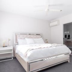 Beautiful Modern 3 Bedroom Family Suite Sleeps 6