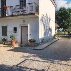 2 bedrooms apartement with enclosed garden and wifi at Cioccatelli 1 km away from the beach