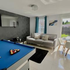 Tranquil 3 Bed home (Free Parking, Garden & Pool)