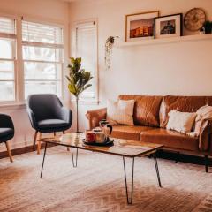 The Burrow-Cozy 3 BDRM HM - Free Parking