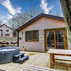 Padley; woodland lodge with hot tub for 2-4 in the Staffordshire Moorlands