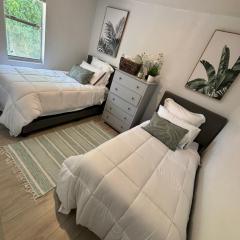 2 beds room best location ! - Private Parking Laundry and Luggage Storage