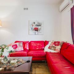 Yarraville Garden Large home with yard and parking