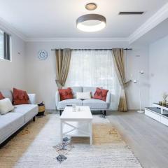 Executive CBD Perth House 4BR 3BA 2Pk SLEEP 8!