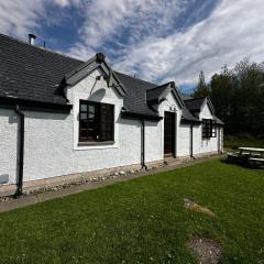 Farm Cottage with wood-fired Hot Tub