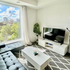 Modern Queen Room-Private Bathroom