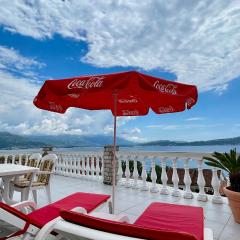 Family House with pool & sea view