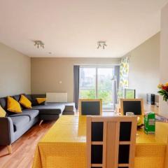 Modern Spacious 2 bedroom flat free parking