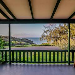 Endeavour - Rustic Two-Bedroom Home With Stunning Ocean & 1770 Headland Views