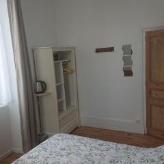 Agréable chambre, salle de bain privative, la plaçotte