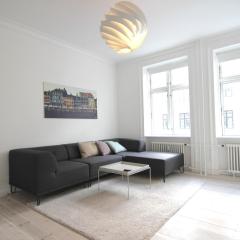 Great 1-bed with french balcony in city center