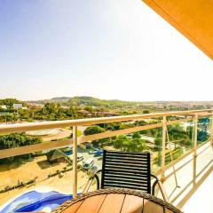 Glamorous Apartment Breath Taking View to Pool