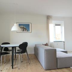 Great 2-bed wbalcony in Charlottenlund