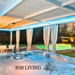 Elegant 5BR 2,5BA Holiday Home with Pool, Jacuzzi, BBQ, and Cinema Room