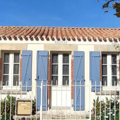 Villa maraichine rénovée, grand jardin et wifi, entre Plage et Marché