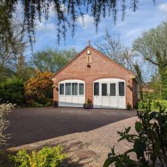 Cosy and secluded brook-side lodge