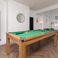 Luxury Town House with Pool Table