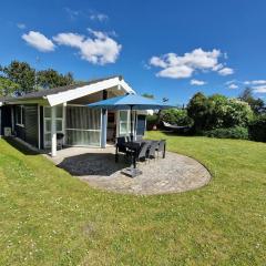 Holiday house by a fantastic beach and free WiFi