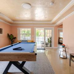 Private Oasis, 4BD/5BTH, Heated Pool, Sleeps 8!