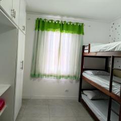 Quarto feminino, Open house