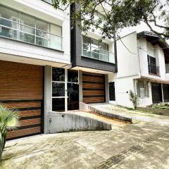 Apartamento moderno en conquistadores, excelente ubicación