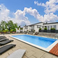 Nice Home In Varazdin Breg With Sauna