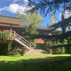 Spacious mountain retreat close to Madrid