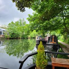 Lovely Canal Boat in Little Venice by Paddington for Family & Friends