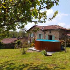 Cottage by the Chateau with pool in National Parc