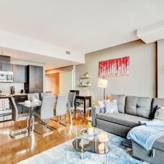 Modern 2BR Condo - King Bed - Downtown City Views