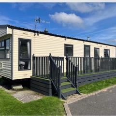 Charming 3 bedroom static caravan in Clarach Bay Holiday Village – Baysdale R1