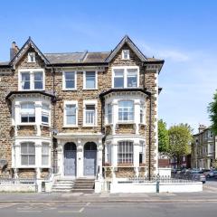 Beautiful 2 Bedroom Garden Flat