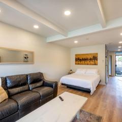 3mins Walk to Beach! Laundry, Pool, Hot Tub & More