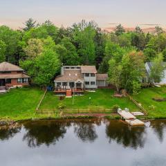 Pocono Lakefront by AvantStay Dock Lake Access