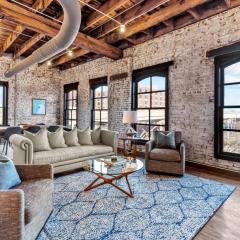 2BR Riverfront Loft-Gated Parking-P206