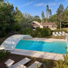 Larzac maison au calme avec piscine chauffée 9 couchages