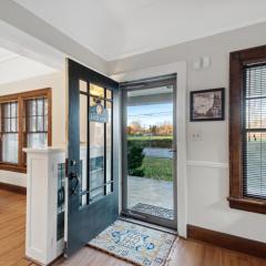 Exclusive Ottawa Hills Private Home, Garage, WD, Gourmet Equipped kitchen, Netflix