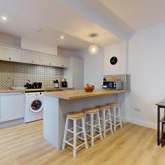 Cohost Partners Modern 2BR Duplex Fast WiFi