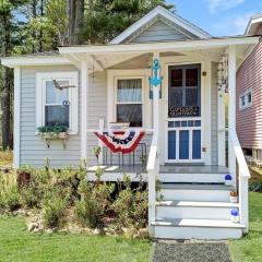 Captain's Quarters, close to downtown Ogunquit cottage