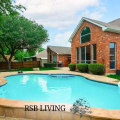 Captivating 6BR 3BA Holiday Home with Pool & Fire Pit