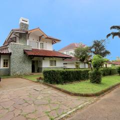 Villa ChavaMinerva Aries Ciater with Private Pool